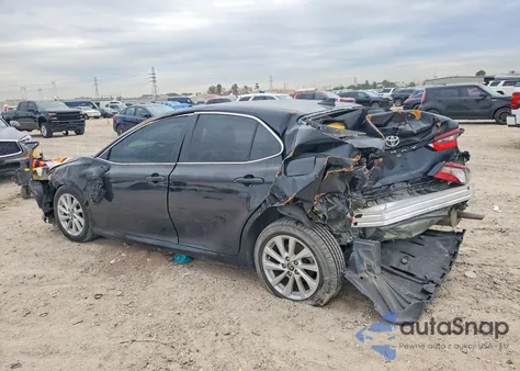 2021 Toyota Camry Le z USA, uszkodzony, nr VIN 4T1C11AK3MU480853
